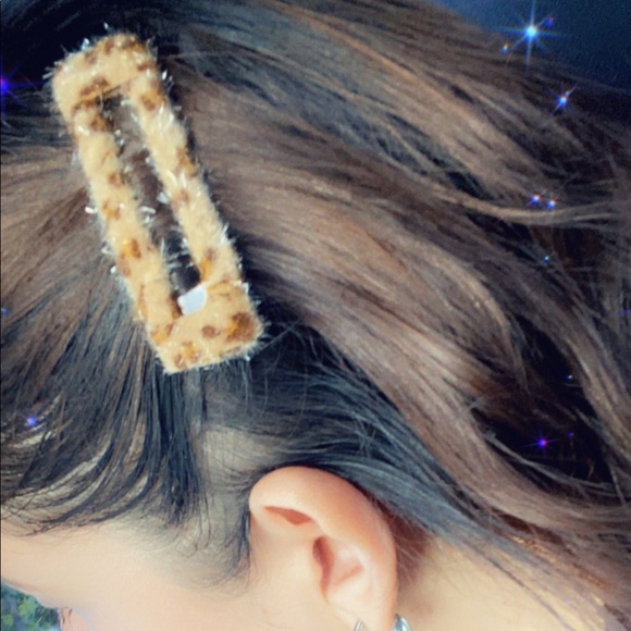 NWT Animal Print Furry Hair Clip, Set of 2 - Picture 3 of 3